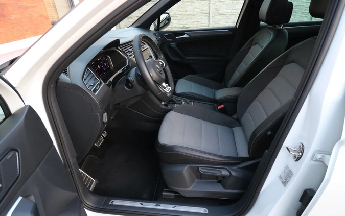 Volkswagen Tiguan cena 135050 przebieg: 71900, rok produkcji 2019 z Zelów małe 742